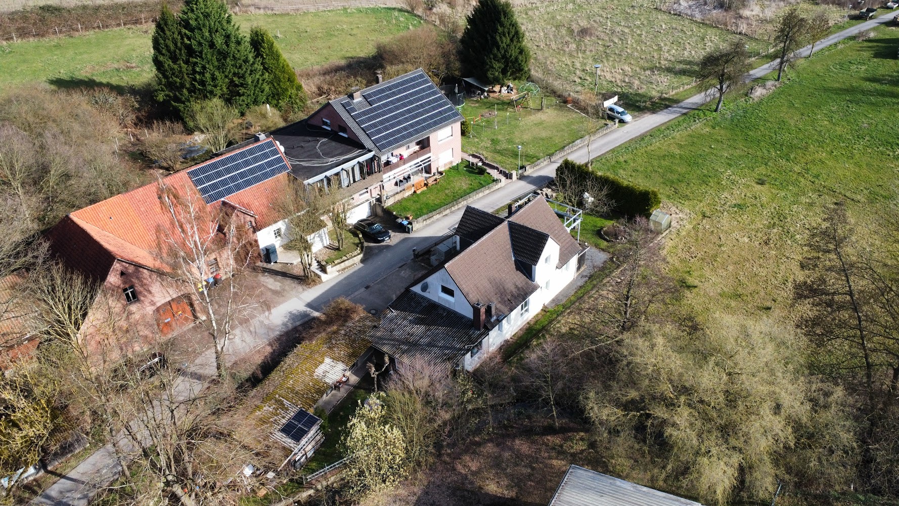 Kapitalanlage: Vermietetes Mehrfamilienhaus mit Photovoltaik, Wärmepumpe und großem Grundstück